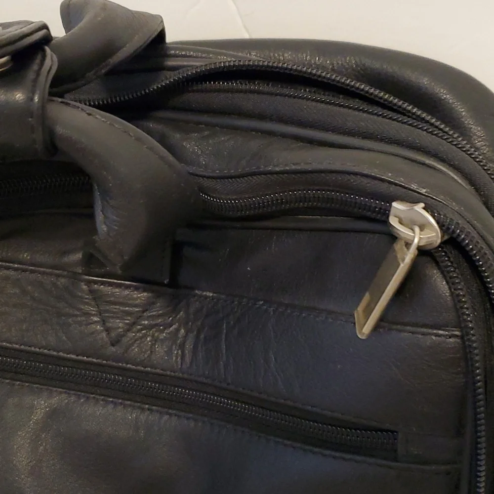 Black Fullgrain Cowhide Leather Expandable Travel Bag